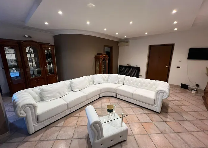 公寓 Marco Simone Home 马尔科西蒙尼